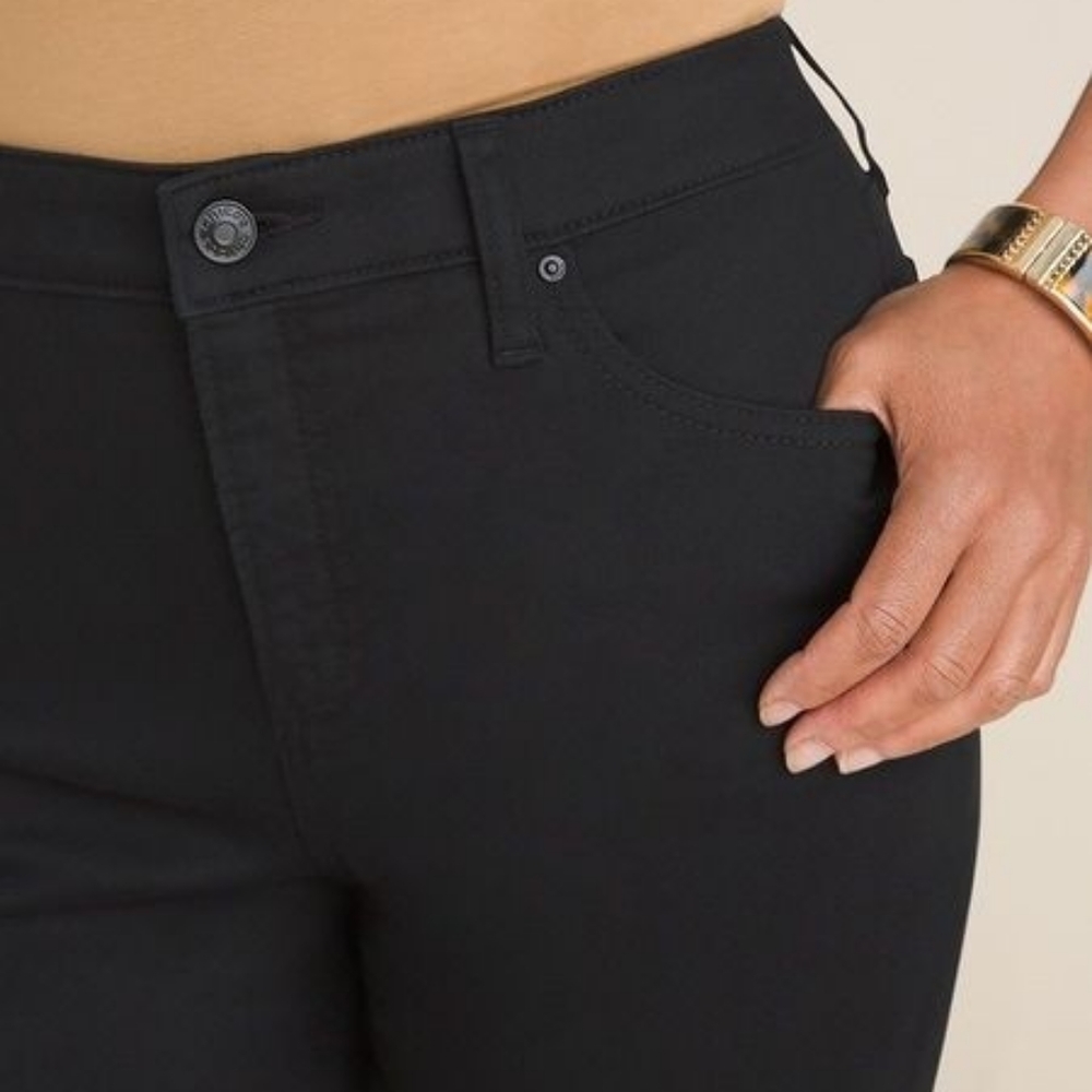 NWT Chicos Girlfriend Ankle- 10